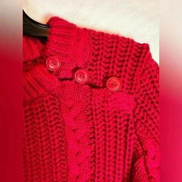 LL Bean Red chunky cable knit crew neck sweater size M button shoulder pull over - Picture 2 of 9